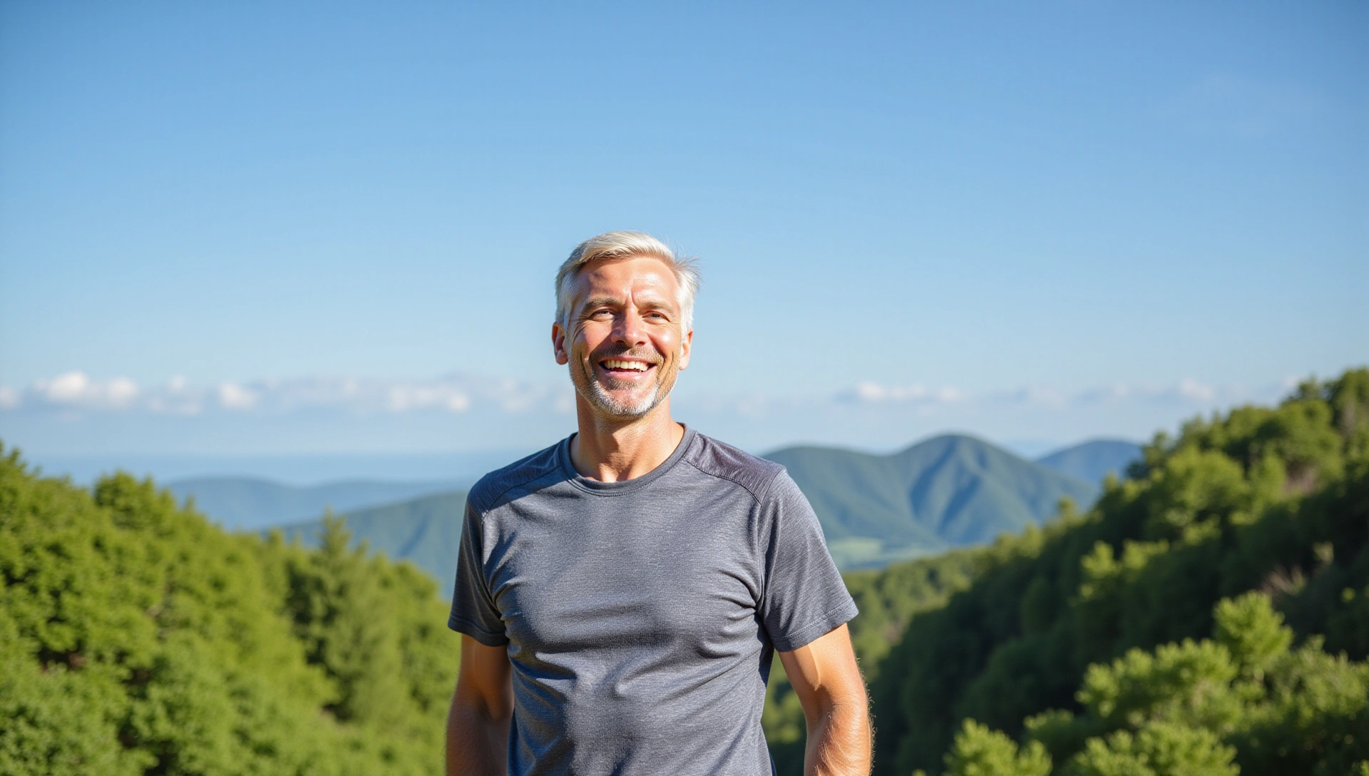 Bărbat sănătos într-un cadru natural, simbolizând energie și bunăstare